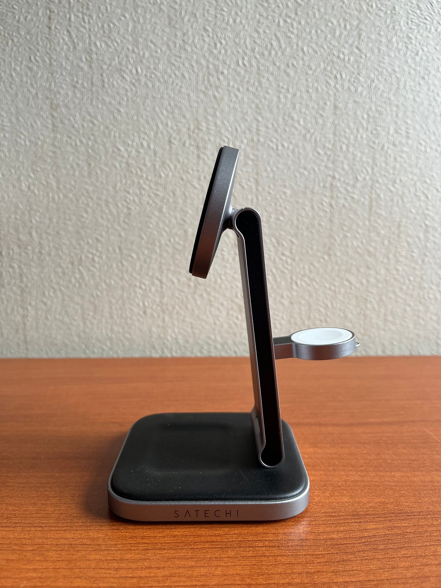Cargador inalámbrico 3 en 1 plegable para iPhone, Apple Watch y AirPods.
